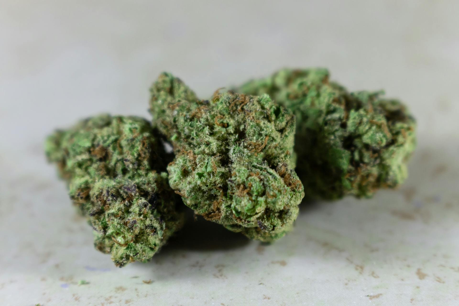 Best Indica Online in Canada | Buy Weed Packs Canada